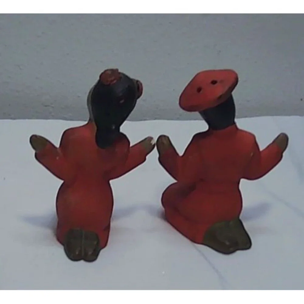 Vintage Asian Kneeling Man and Woman in Red Salt and Pepper Shakers 3.5